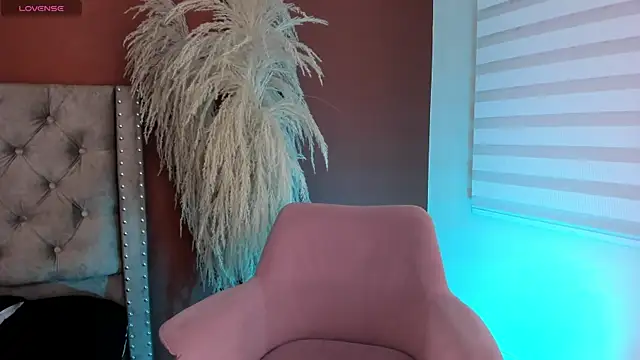 Snapshot of angela_fiory chatting on December 5, 8:27 pm angela fiory online show from December 5, 8:27 pm