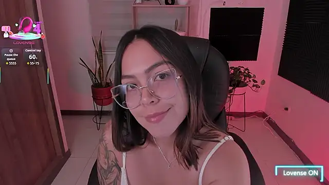 Snapshot of TaniaVelvet chatting on February 6, 12:15 am TaniaVelvet online show from February 6, 12:15 am