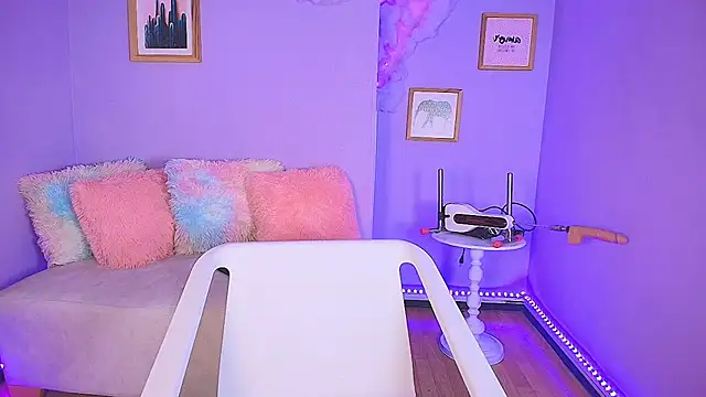 Snapshot of cat_nasty chatting on December 15, 4:11 pm cat nasty online show from December 15, 4:11 pm