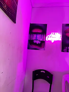 Snapshot of becca_wilsson chatting on November 24, 10:04 am becca wilsson online show from November 24, 10:04 am