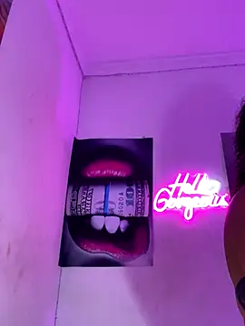 Snapshot of becca_wilsson chatting on November 25, 10:15 am becca wilsson online show from November 25, 10:15 am