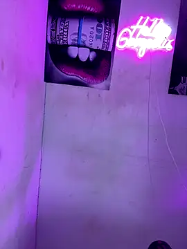 Snapshot of becca_wilsson chatting on December 2, 9:25 am becca wilsson online show from December 2, 9:25 am