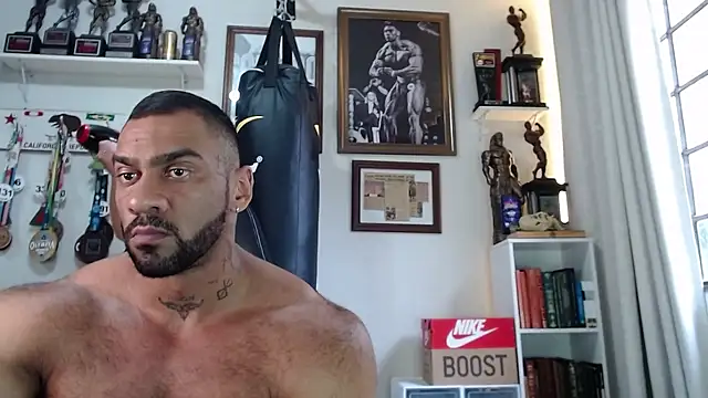 Snapshot of henryhadesflirt chatting on October 30, 7:47 pm henryhadesflirt online show from October 30, 7:47 pm