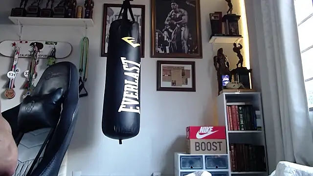 Snapshot of henryhadesflirt chatting on November 9, 8:07 pm henryhadesflirt online show from November 9, 8:07 pm