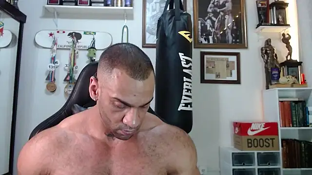 Snapshot of henryhadesflirt chatting on November 18, 10:14 pm henryhadesflirt online show from November 18, 10:14 pm