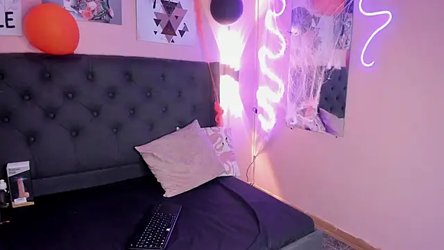 Bluee bombon online show from October 30, 1:12 pm