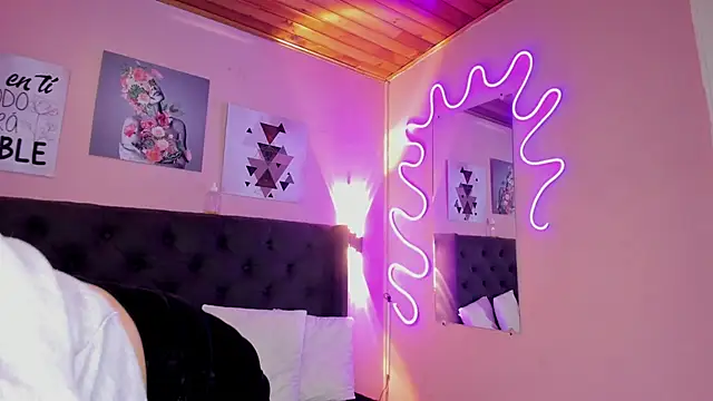 Bluee bombon online show from November 4, 1:21 pm