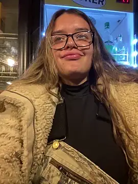 Snapshot of Aphrill chatting on October 16, 4:24 am Aphrill online show from October 16, 4:24 am