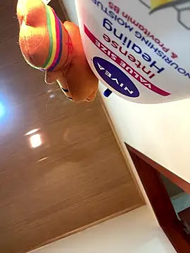 Snapshot of Aphrill chatting on December 16, 8:14 pm Aphrill online show from December 16, 8:14 pm