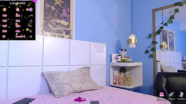 PenelopeBond online show from October 31, 12:50 pm