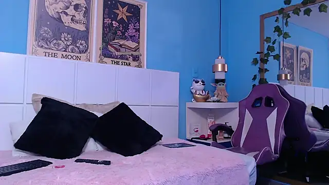 PenelopeBond online show from December 3, 8:34 am