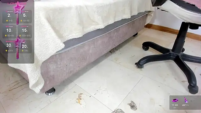 ZOE ROSE4 online show from October 2, 8:05 pm