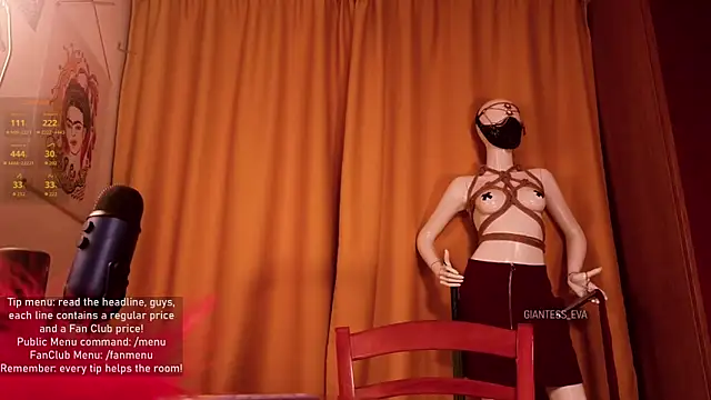 Snapshot of Giantess_Eva chatting on October 15, 4:51 pm Giantess Eva online show from October 15, 4:51 pm