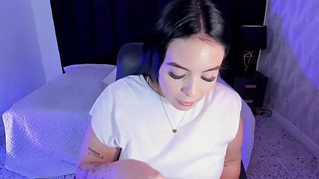 Snapshot of camiladuke7 chatting on October 8, 7:44 pm camiladuke7 online show from October 8, 7:44 pm