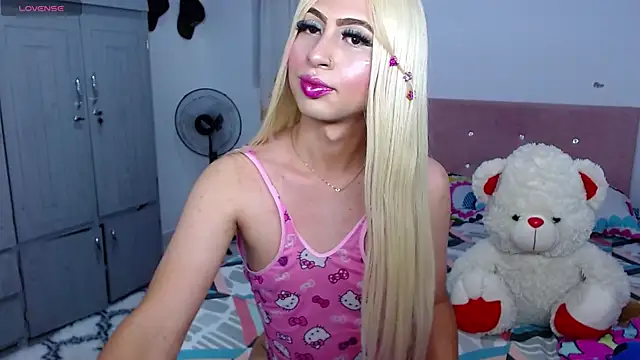 Snapshot of Victoria_Hot_xxx chatting on October 9, 10:19 pm Victoria Hot xxx online show from October 9, 10:19 pm