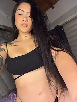 Snapshot of liahouses chatting on January 11, 1:43 am liahouses online show from January 11, 1:43 am