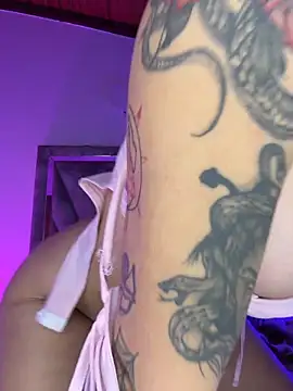 Snapshot of liahouses chatting on March 8, 2:04 am liahouses online show from March 8, 2:04 am