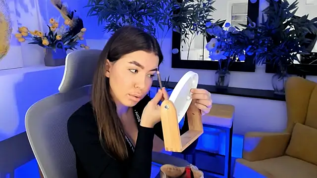 IndigoFae online show from November 9, 4:33 am