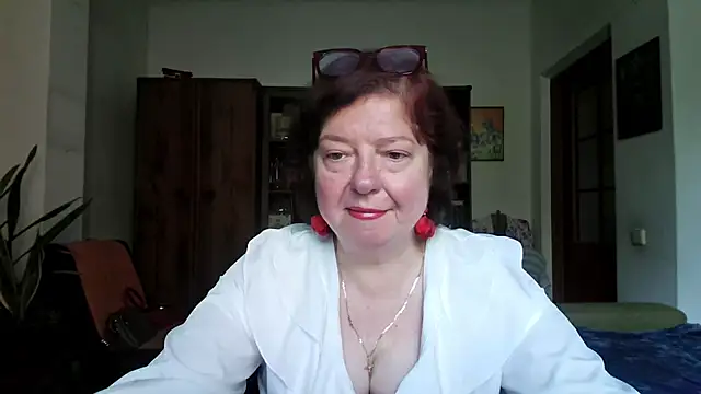 Snapshot of Violet_Pulse chatting on June 5, 10:32 am Violet Pulse online show from June 5, 10:32 am