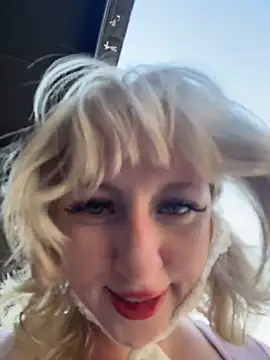 Snapshot of RonnieKiss chatting on April 5, 9:17 am RonnieKiss online show from April 5, 9:17 am