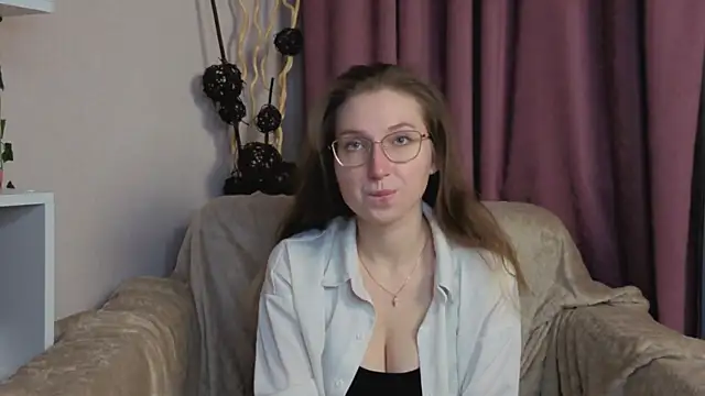 Snapshot of DaliaRadtke chatting on November 17, 6:14 pm DaliaRadtke online show from November 17, 6:14 pm