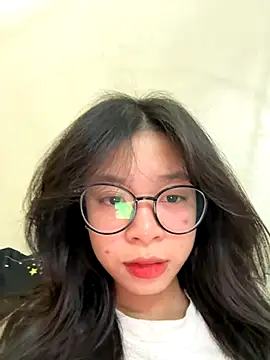 Snapshot of mau15_ chatting on October 19, 9:43 am mau15 online show from October 19, 9:43 am