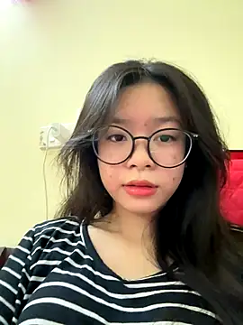 Snapshot of mau15_ chatting on October 25, 1:24 am mau15 online show from October 25, 1:24 am