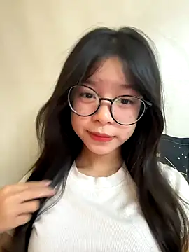 Snapshot of mau15_ chatting on November 3, 9:21 am mau15 online show from November 3, 9:21 am