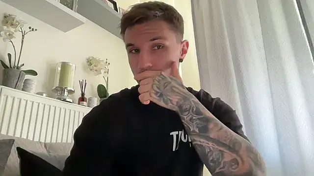 Larsskeet online show from October 18, 11:55 am