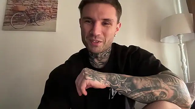 Larsskeet online show from October 24, 12:45 pm