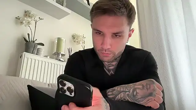 Larsskeet online show from October 25, 12:23 pm