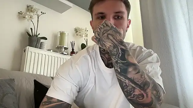 Larsskeet online show from October 31, 2:07 pm