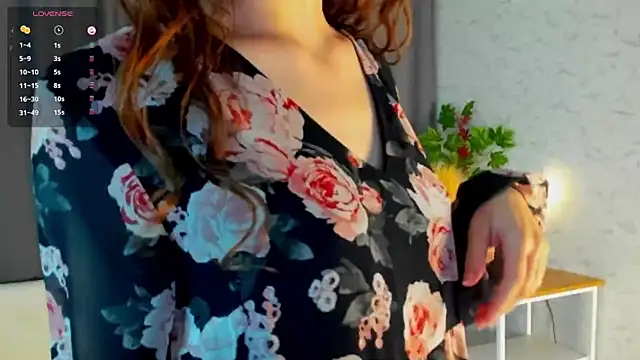 DelilahConsalvo online show from October 2, 6:15 pm