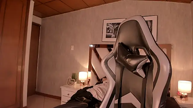 Snapshot of HaathorX chatting on November 1, 10:34 pm HaathorX online show from November 1, 10:34 pm