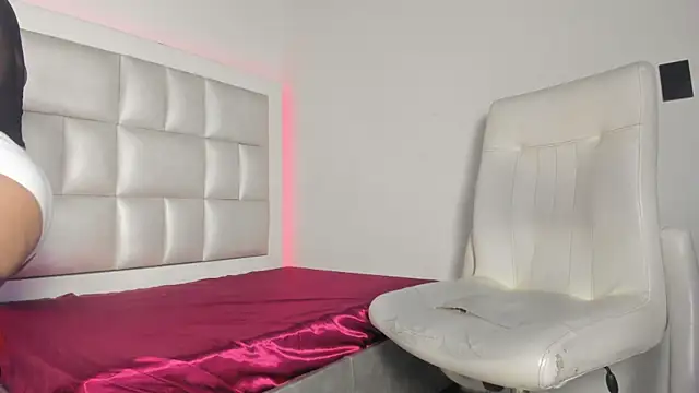 Snapshot of peyton__wat chatting on November 12, 11:54 am peyton wat online show from November 12, 11:54 am