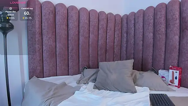 VanessaParis   online show from October 7, 8:39 pm