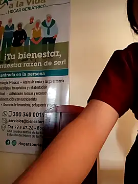 Snapshot of ANDREA-10_ chatting on December 4, 1:31 pm ANDREA-10 online show from December 4, 1:31 pm