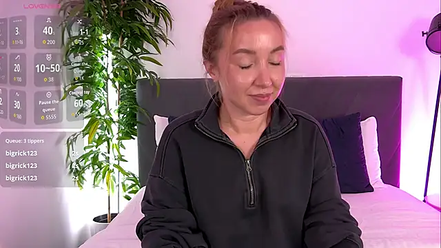 Snapshot of AlexisGreys chatting on September 22, 12:07 pm AlexisGreys online show from September 22, 12:07 pm