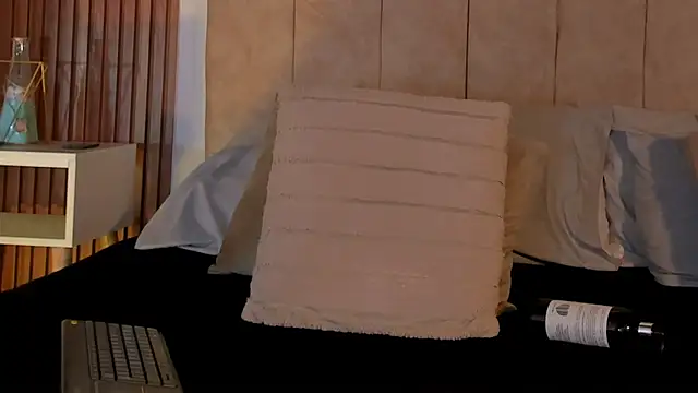 Snapshot of Lauraa_saenz11 chatting on October 8, 11:30 am Lauraa saenz11 online show from October 8, 11:30 am