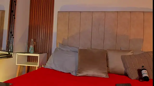 Snapshot of Lauraa_saenz11 chatting on October 11, 11:31 am Lauraa saenz11 online show from October 11, 11:31 am