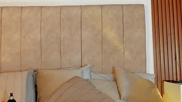 Snapshot of Lauraa_saenz11 chatting on November 15, 12:45 pm Lauraa saenz11 online show from November 15, 12:45 pm