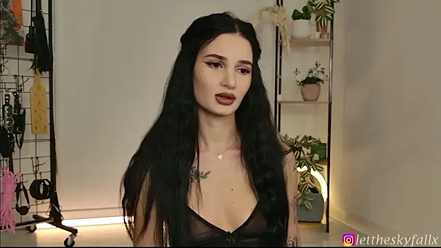 lettheskyfallx online show from March 18, 11:19 pm