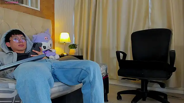 liam twiink online show from November 27, 7:27 pm