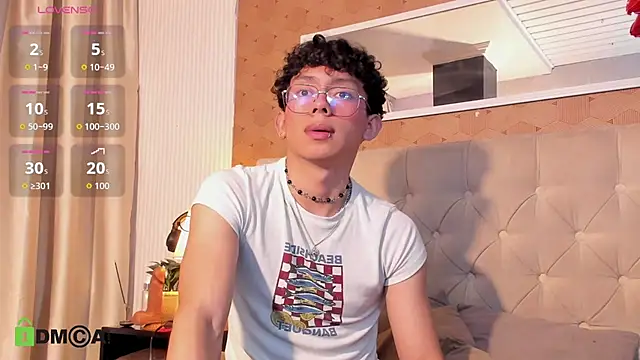 Snapshot of liam_twiink chatting on February 22, 3:18 am liam twiink online show from February 22, 3:18 am