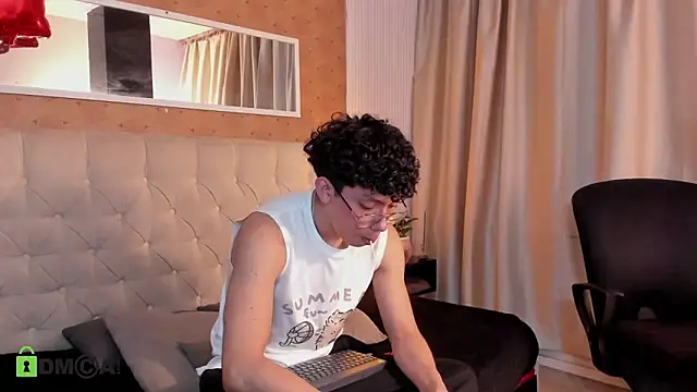 Snapshot of liam_twiink chatting on February 26, 2:54 am liam twiink online show from February 26, 2:54 am