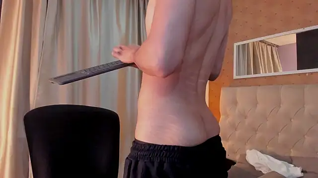 Snapshot of liam_twiink chatting on March 4, 3:23 am liam twiink online show from March 4, 3:23 am