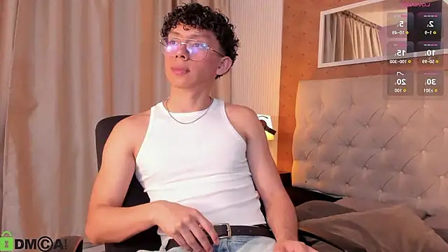 Snapshot of liam_twiink chatting on March 6, 2:52 am liam twiink online show from March 6, 2:52 am