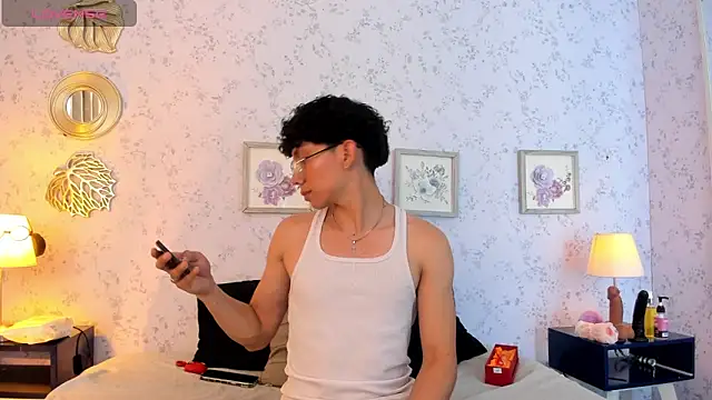 Snapshot of liam_twiink chatting on March 19, 7:51 pm liam twiink online show from March 19, 7:51 pm