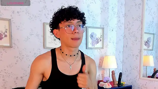 Snapshot of liam_twiink chatting on March 20, 7:30 pm liam twiink online show from March 20, 7:30 pm