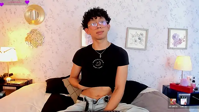 Snapshot of liam_twiink chatting on March 28, 8:08 pm liam twiink online show from March 28, 8:08 pm